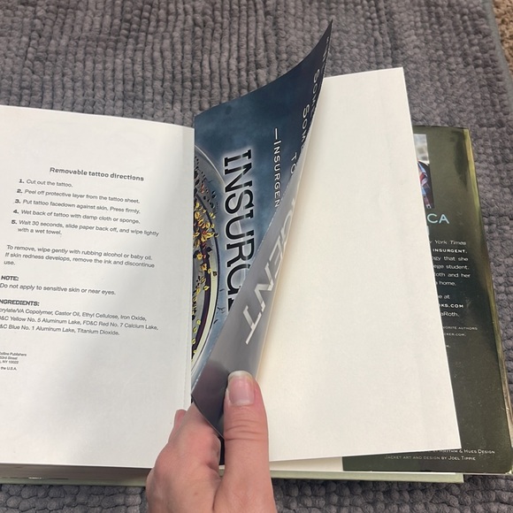 Insurgent by Veronica Roth Collector’s Edition Hardcover book - Picture 6 of 12